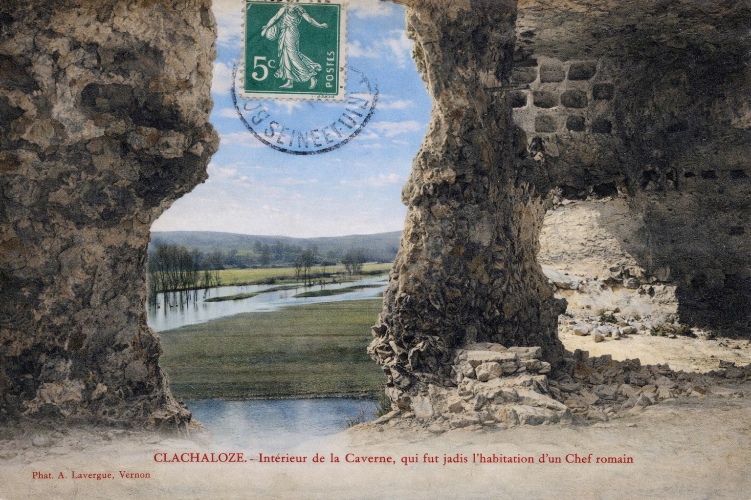 Intérieur de la caverne dite du chef romain CPA-Clachaloze-HabitatChefRomain